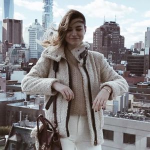 Meet your Posher, Cassandra